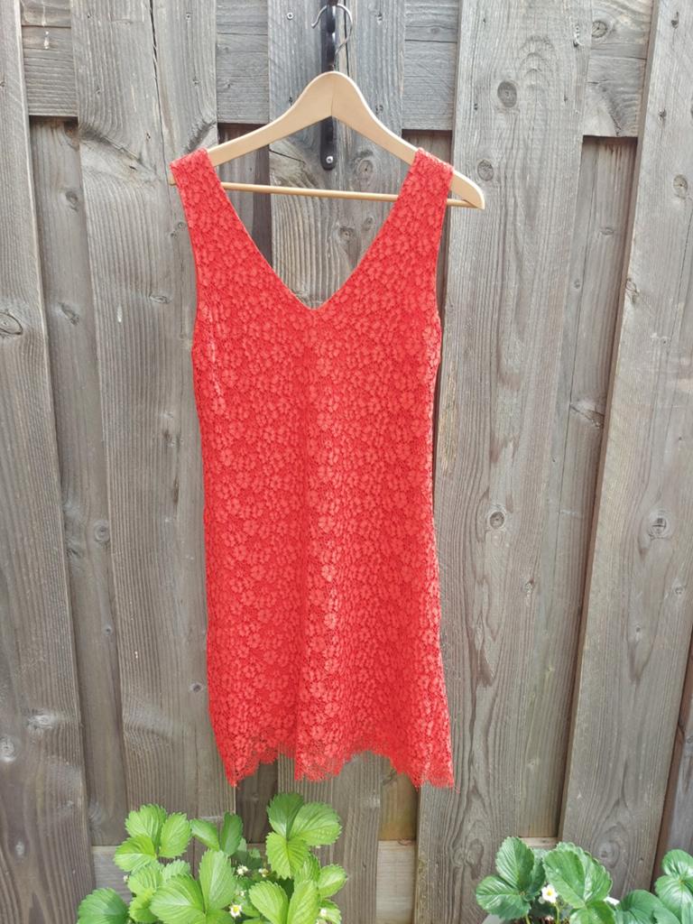 Rode zomerjurk van kant maat 38, Kleding | Dames, Tops, Ophalen of Verzenden, Zo goed als nieuw, Maat 38/40 (M), Rood