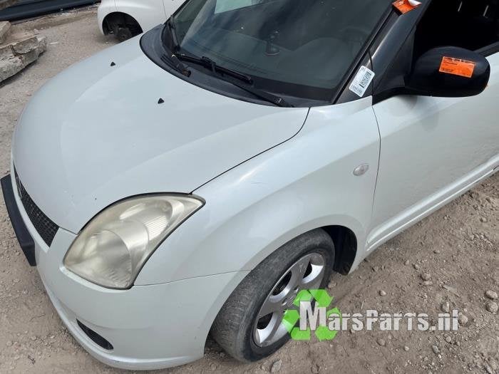 Scherm links-voor van een Suzuki Swift, Gebruikt, -, -, Ophalen of Verzenden