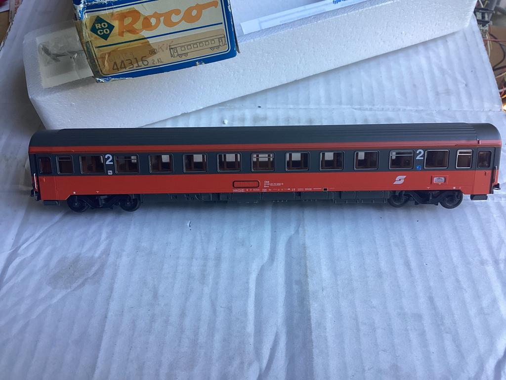 Roco 44316 ÖBB VOOR MARKLIN 2de klas coupé rijtuig met gangp, Wisselstroom, Wagon, Ophalen of Verzenden, Zo goed als nieuw
