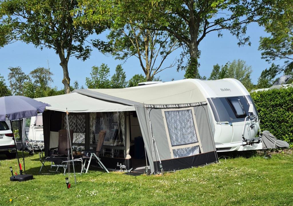 HOBBY 495 UL Excellent Edition 2024 vol met veel Extra's, Caravans en Kamperen, Caravans, 2 aparte bedden, Rondzit, Hobby, 7 tot 8 meter