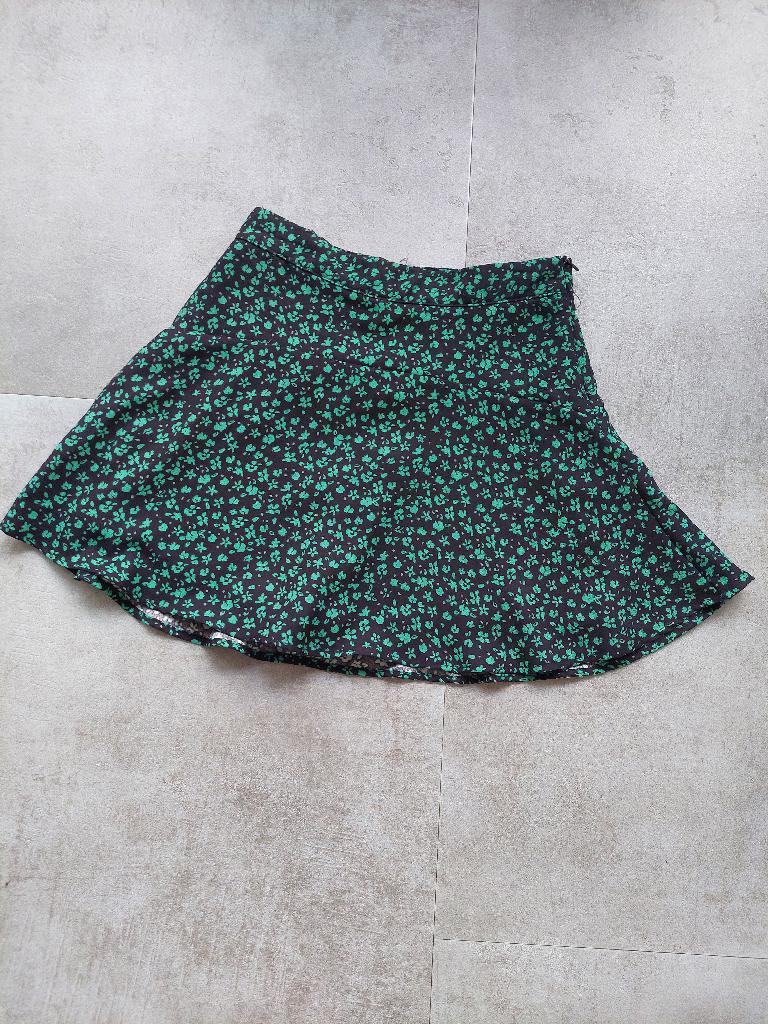 Zara xs broekrokje zwart met groene bloemetjes, Kleding | Dames, Rokken, Zwart, Ophalen of Verzenden, Zo goed als nieuw, Maat 34 (XS) of kleiner