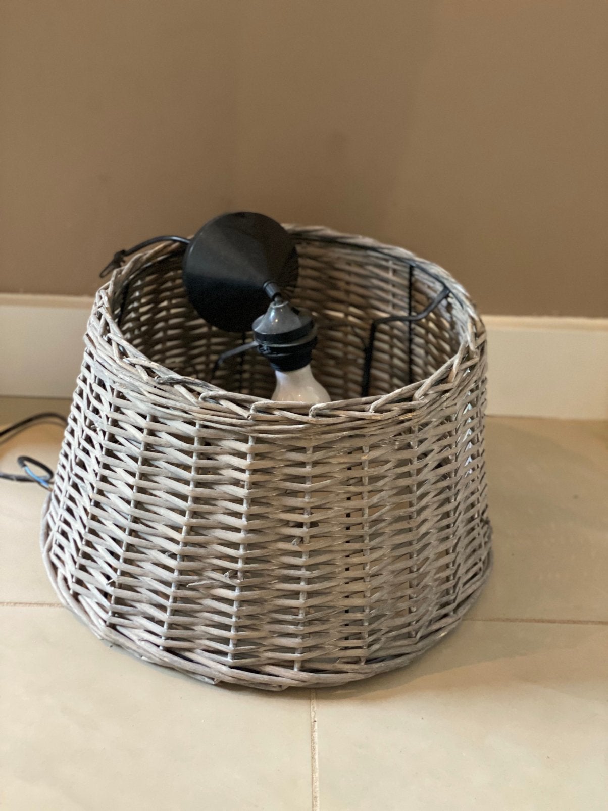Rieten hanglamp 2x, Gebruikt, Rond, 27 cm, Ophalen