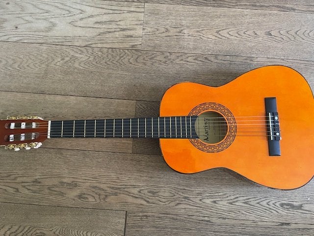 Gitaar Martinez incl hoes, Muziek en Instrumenten, Snaarinstrumenten | Gitaren | Akoestisch, Ophalen, Gebruikt, Klassieke of Spaanse gitaar