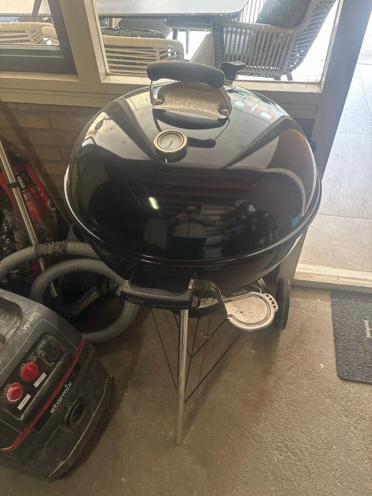 Weber Master-Touch 57cm BBQ + Weber starter+Weber briketten, Ophalen, Gebruikt