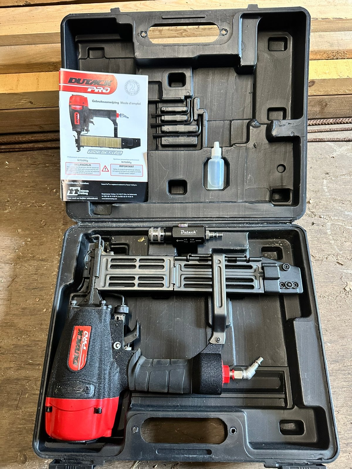 Dutack N750 MH pneumatische nietmachine, Ophalen of Verzenden, Zo goed als nieuw, Tacker/nietmachine
