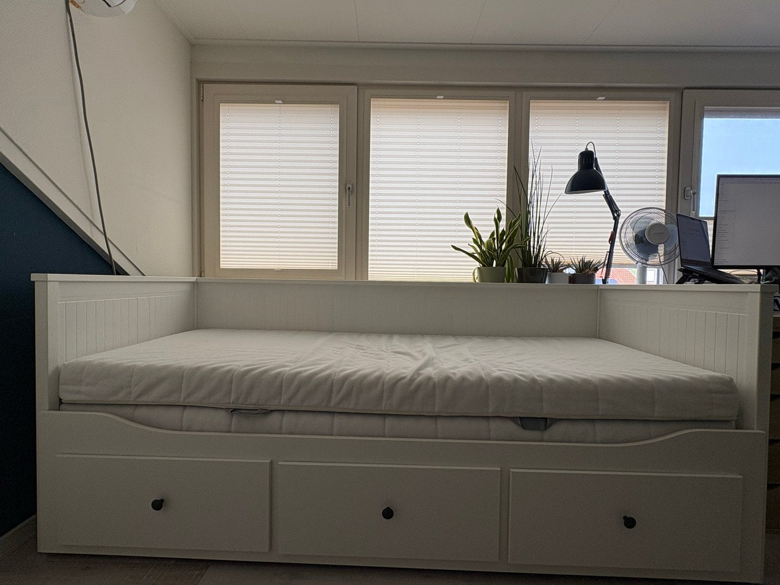 IKEA Hemnes Bedbank met 3 lades en 2 matrassen, Huis en Inrichting, Ophalen, Wit, Tweepersoons, Zo goed als nieuw