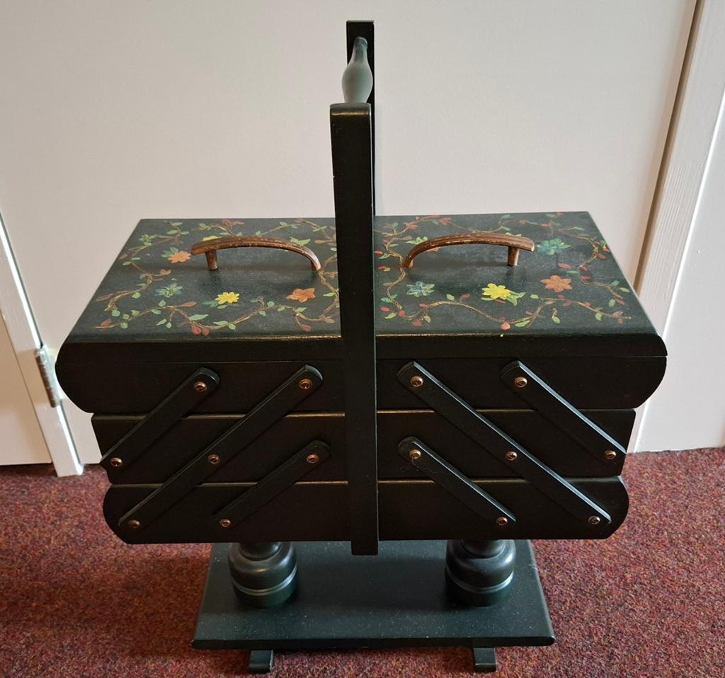 Antieke  Naaibox, Ophalen of Verzenden