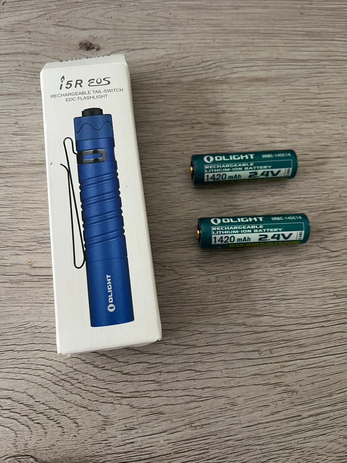 Olight i5R HCRI (Limited Edition) met 2 oplaadbare batterije, Ophalen of Verzenden, Nieuw, Batterij