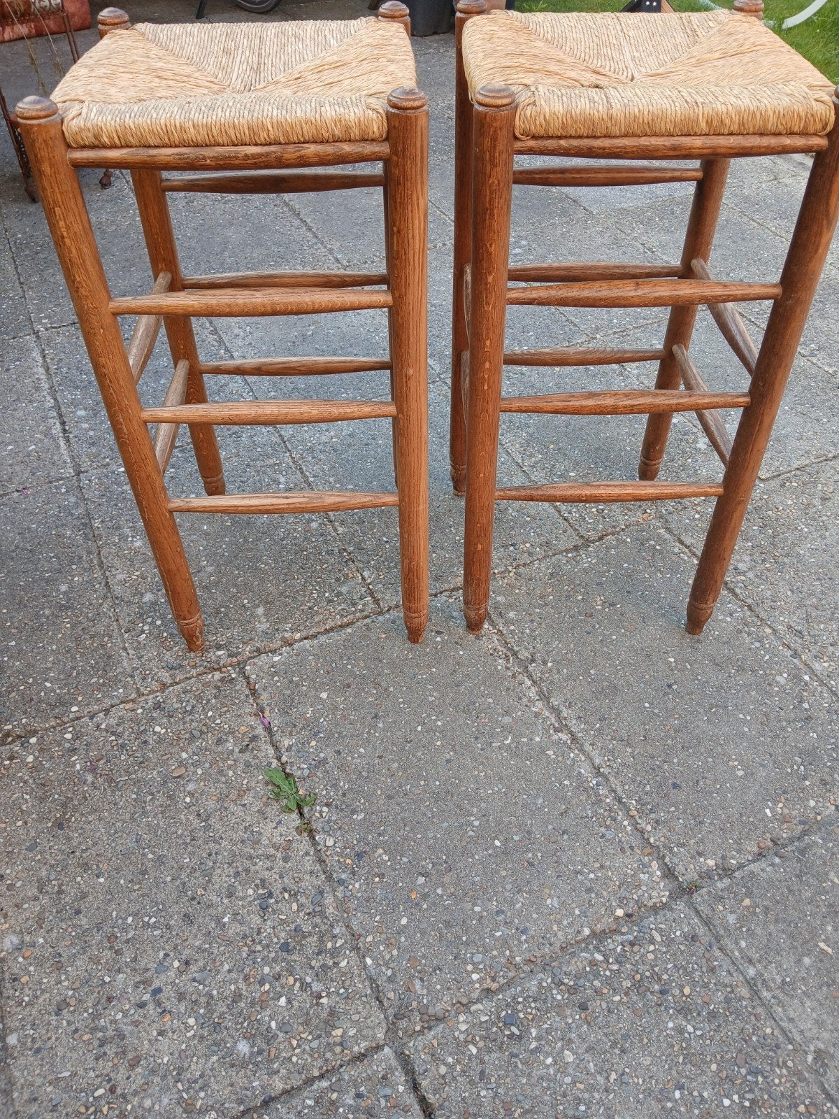 Twee Vintage barkrukken  met bies, Huis en Inrichting, Ophalen, 60 tot 90 cm, Zo goed als nieuw, Hout
