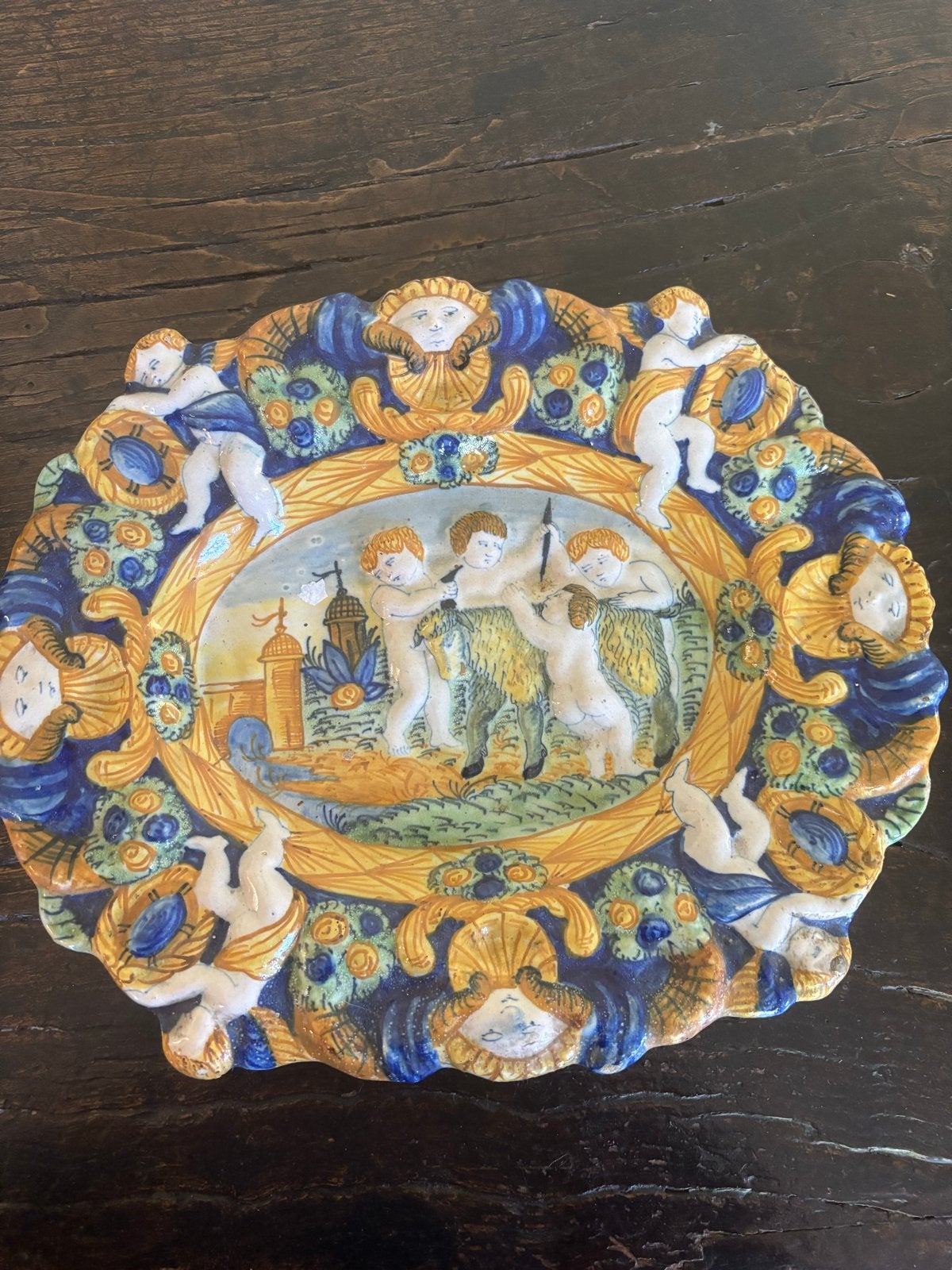 Antiek Italiaans Majolica Bord met Engeltjes, Verzenden