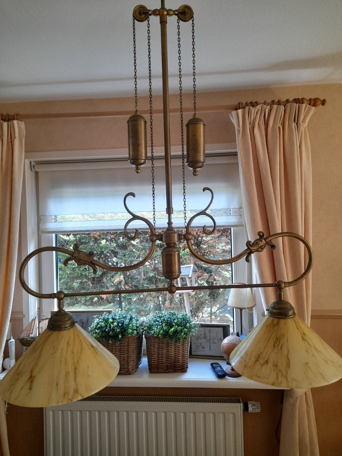 Nostalgische lamp, brons/koperkleur.  In 1 kap zit scheur, Huis en Inrichting, Lampen | Hanglampen, Gebruikt, E27 (groot), Glas