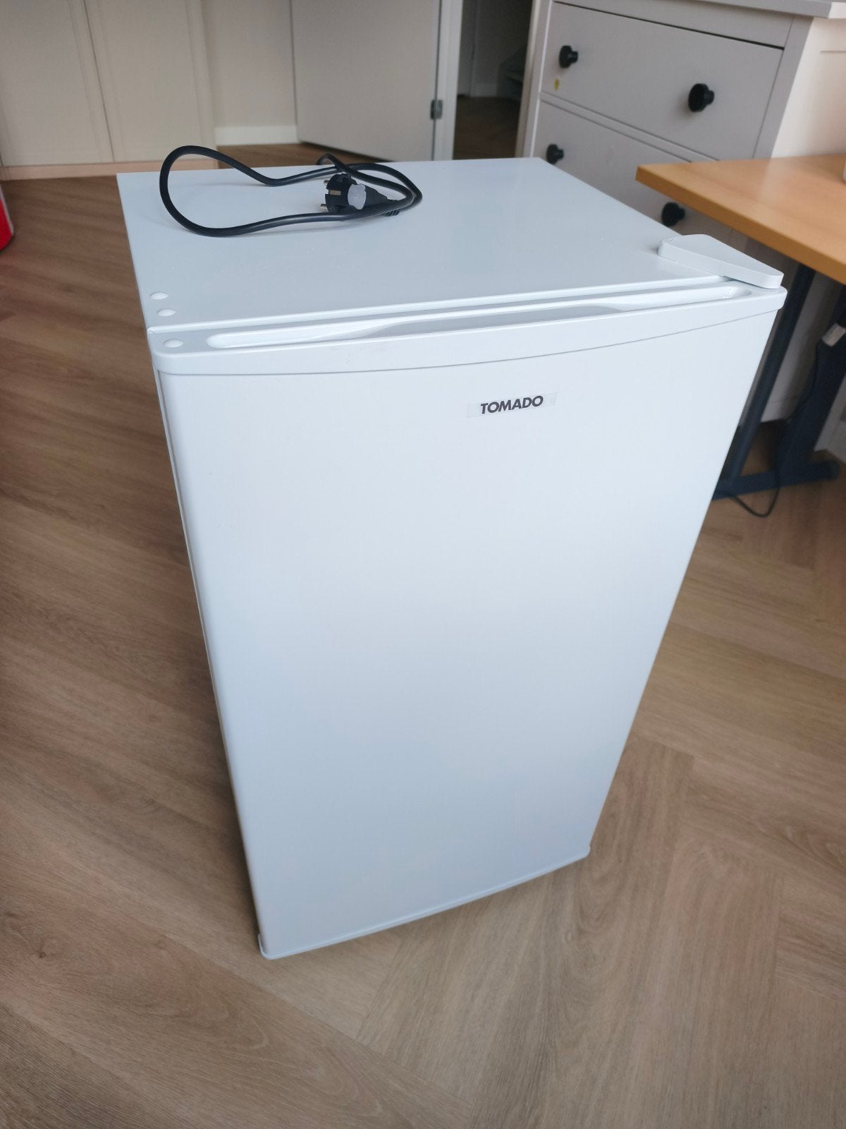 Tomado tafelmodel koelkast met vriesvak (80L), Ophalen, Nieuw, 45 tot 60 cm, Met vriesvak
