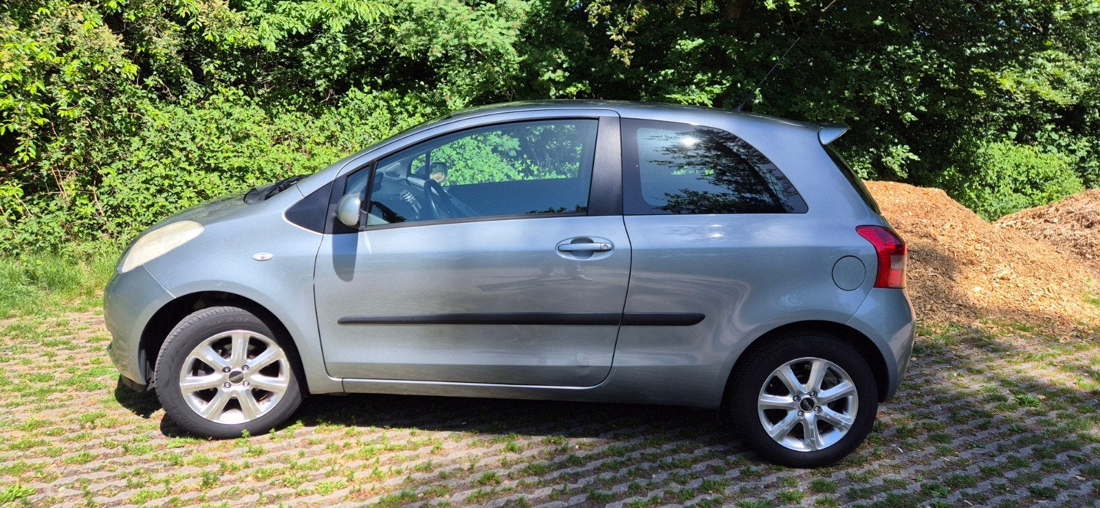 Toyota Yaris 1.3 16V Vvt-i 3DR 2006 Grijs, Voorwielaandrijving, Stof, 40 €/maand, Zwart