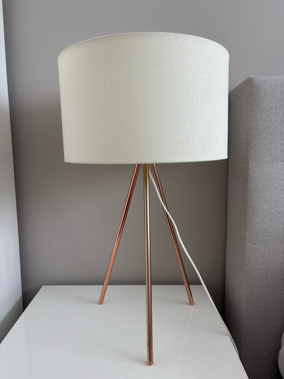 2x Tafellamp met koperen tripod en witte kap, Ophalen, Gebruikt, Overige merken, Wit