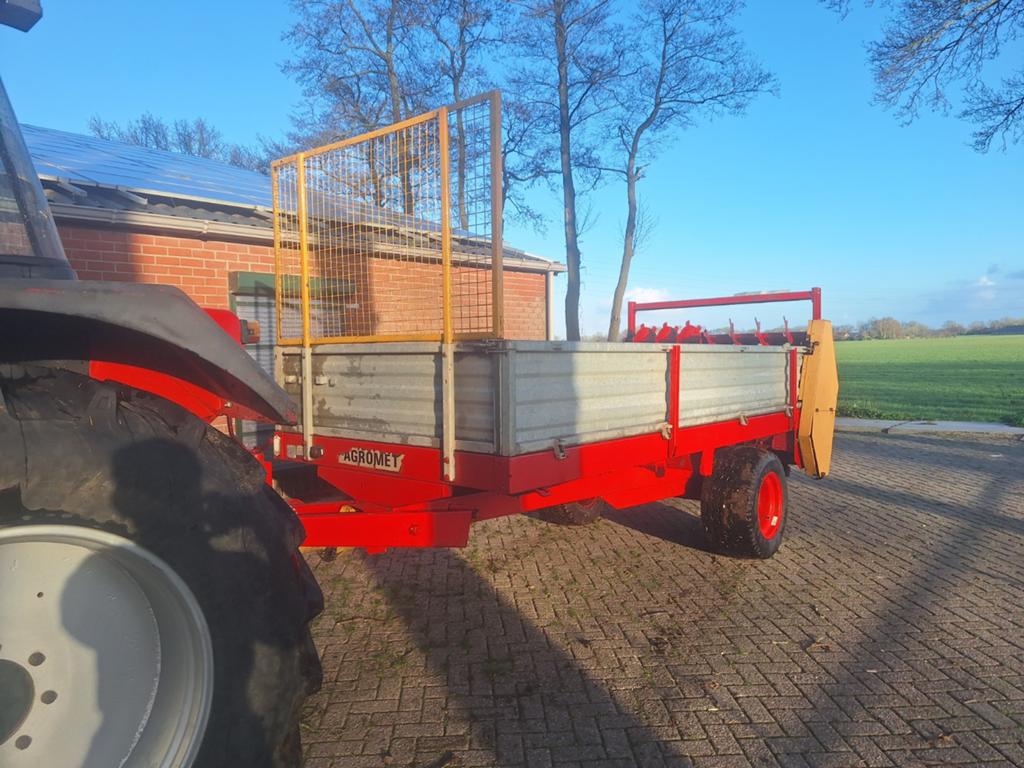 5 tons Agromet Meststrooier, Ophalen