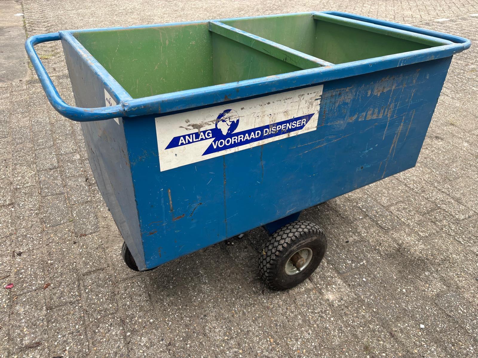 Voorraad dispenser voor paarden stal, Dieren en Toebehoren, Stalling en Weidegang