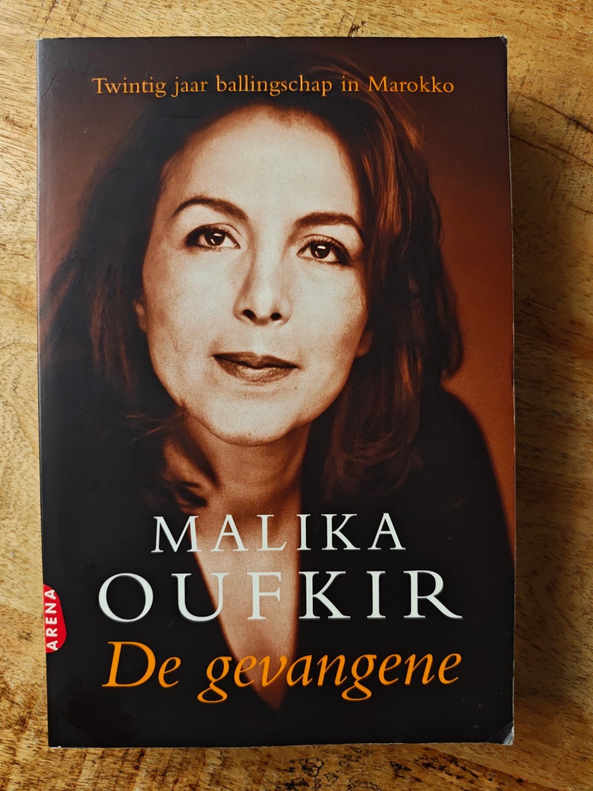 Malika Oufkir - De gevangene - Twintig jaar ballingschap, Boeken, Ophalen of Verzenden, Gelezen, Malika Oufkir, Politiek