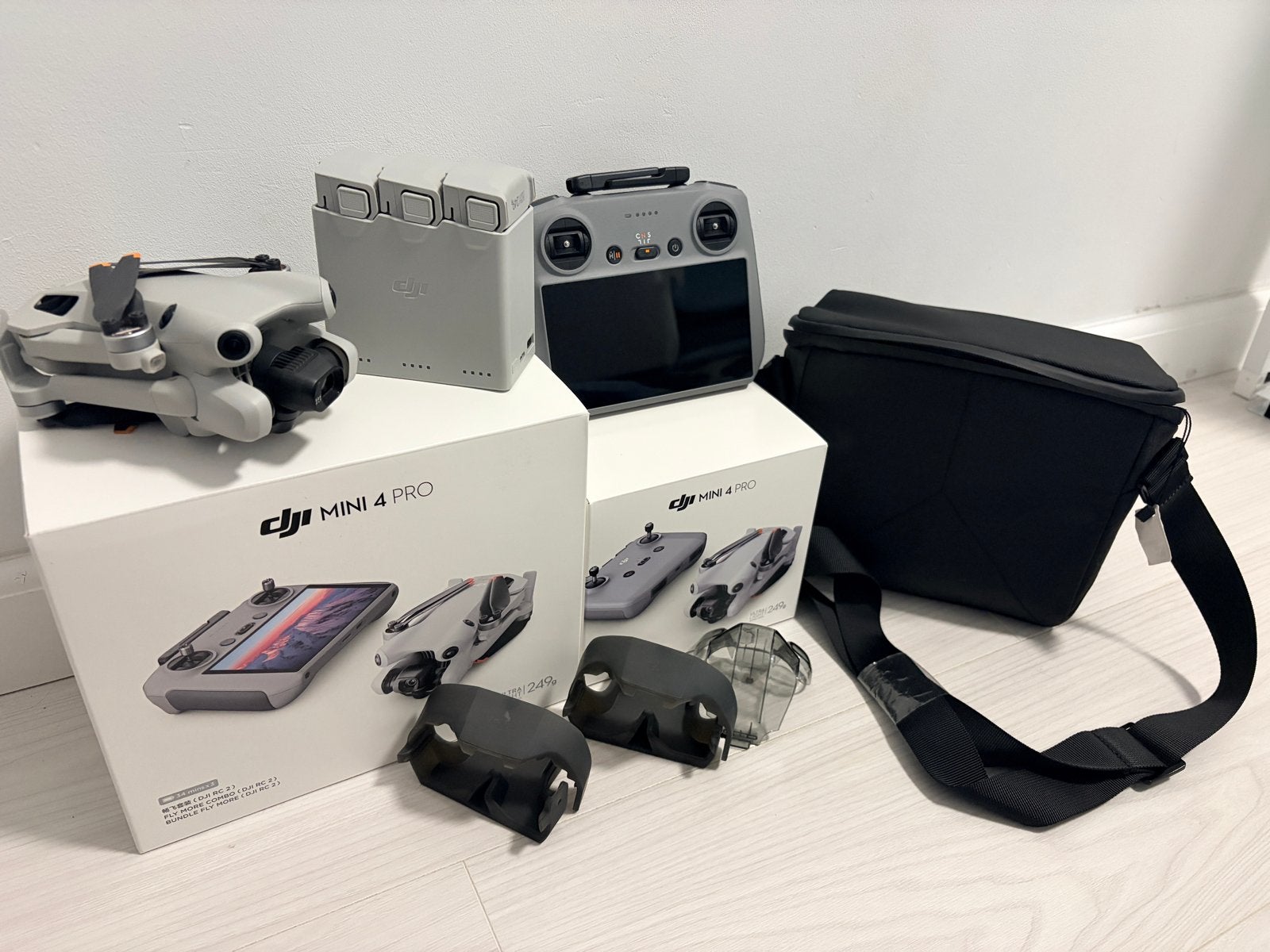 DJI Mini 4 Pro Fly More Combo met RC 2 Controller MetFACTUUR, Audio, Tv en Foto, Drones, Ophalen, 30 tot 45 minuten, Cameradrone