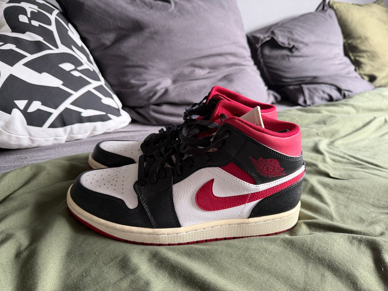 Nike Air Jordan 1 Mid - Maat 44, Overige kleuren, Ophalen of Verzenden, Sneakers of Gympen, Zo goed als nieuw