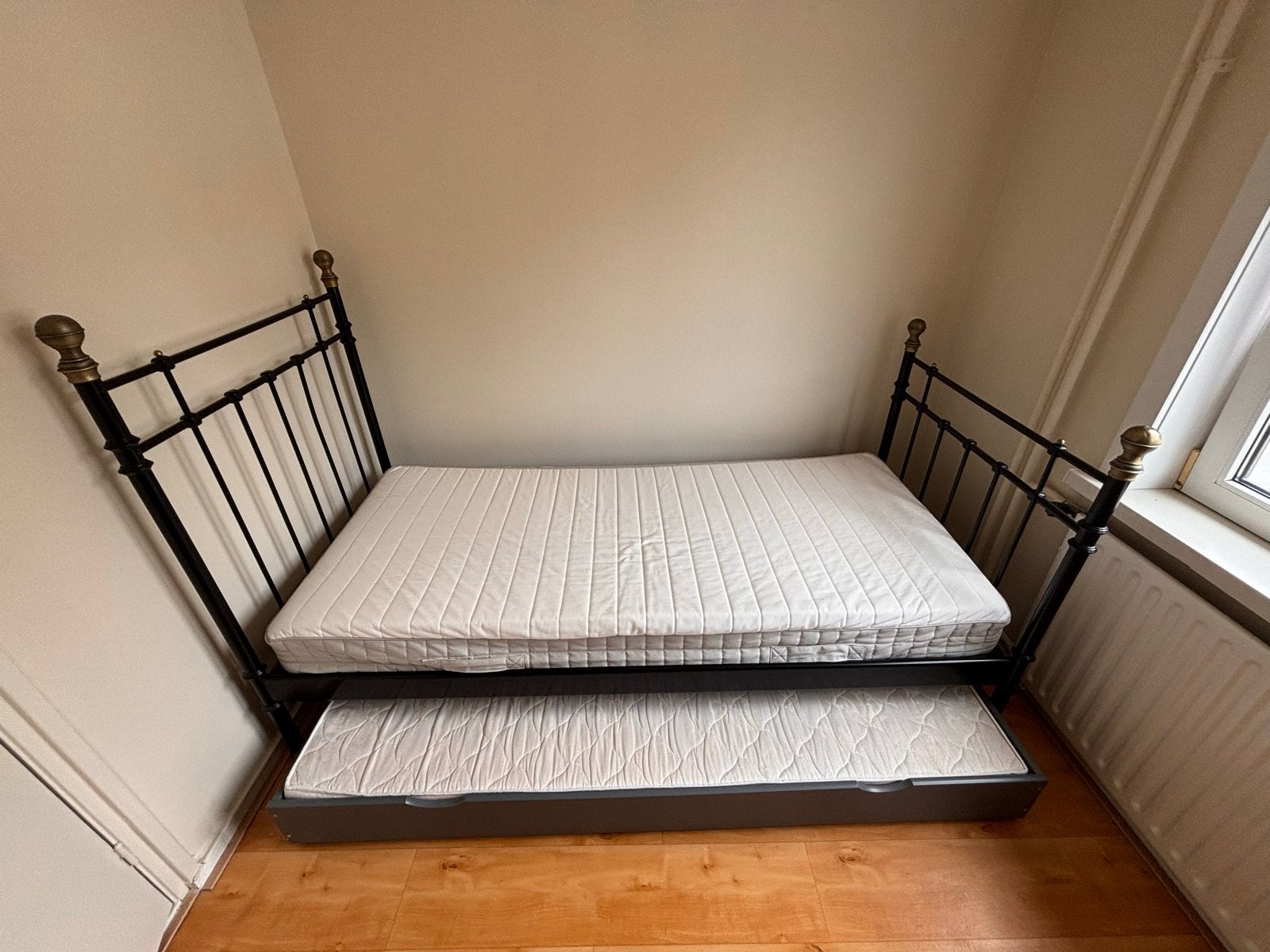 Metalen bed met uitschuifbaar logeerbed, Ophalen, Gebruikt, 90 cm, Eenpersoons