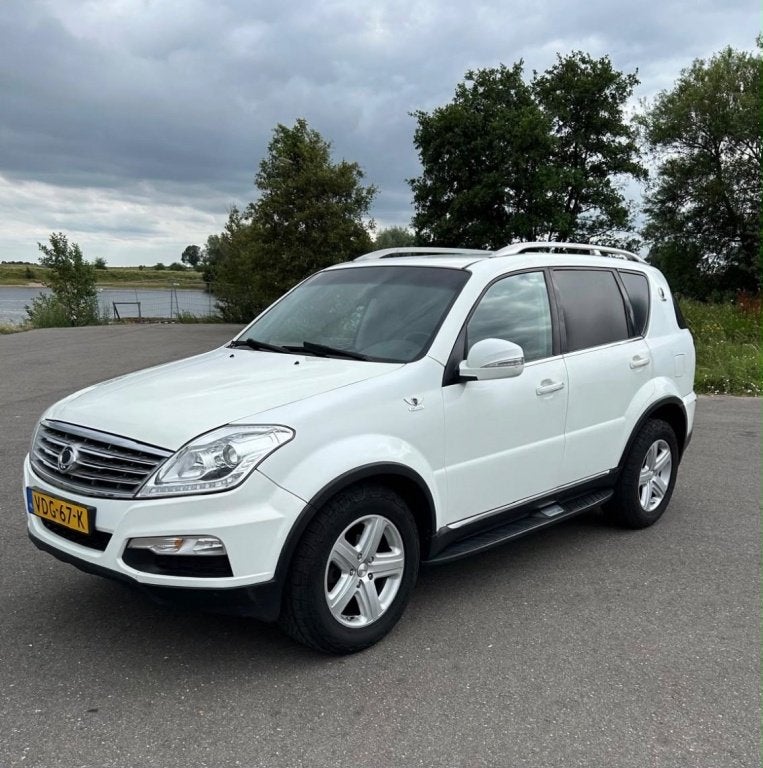 SsangYong Rexton RX 200 e-XDI 4X4 Trekhaak Stoelvw NAVI Lede, Auto's, SsangYong, Automaat, Gebruikt, Wit, Leder