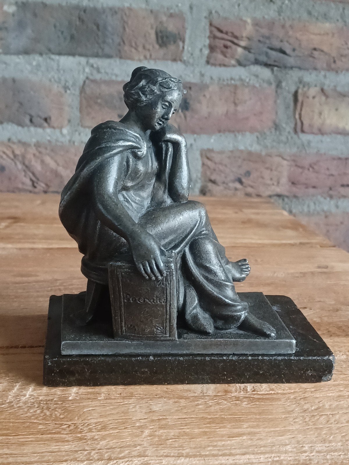 Antiek beeltje Soeratez marmeren voet circa 1870-1880, Ophalen of Verzenden, Zwart, Overige materialen, Beeld
