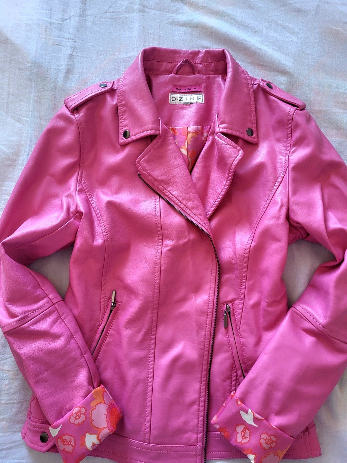 Roze imitatieleer bikerjas met bloemenvoering, Kleding | Dames, Ophalen of Verzenden, Zo goed als nieuw, Maat 34 (XS) of kleiner