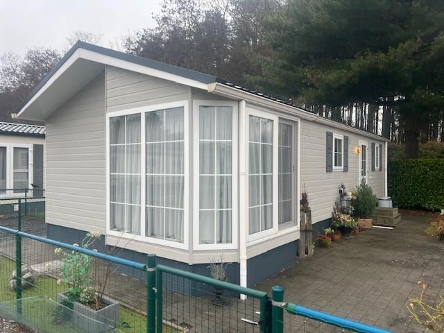 Chalet/staancaravan te koop verblijftspark Parador Breebos, Huizen en Kamers, Huizen te koop, Noord-Brabant, tot 200 m², Vrijstaande woning