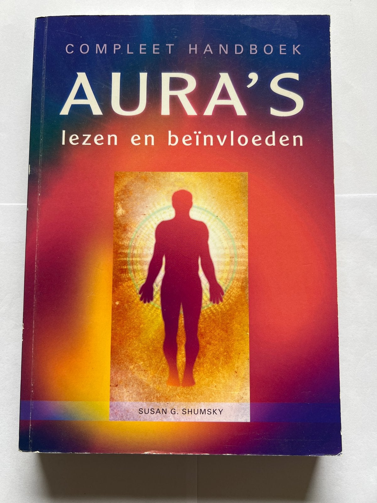 Compleet Handboek Aura's: Lezen en Beïnvloeden, Ophalen of Verzenden, Zo goed als nieuw, Spiritualiteit algemeen, Instructieboek