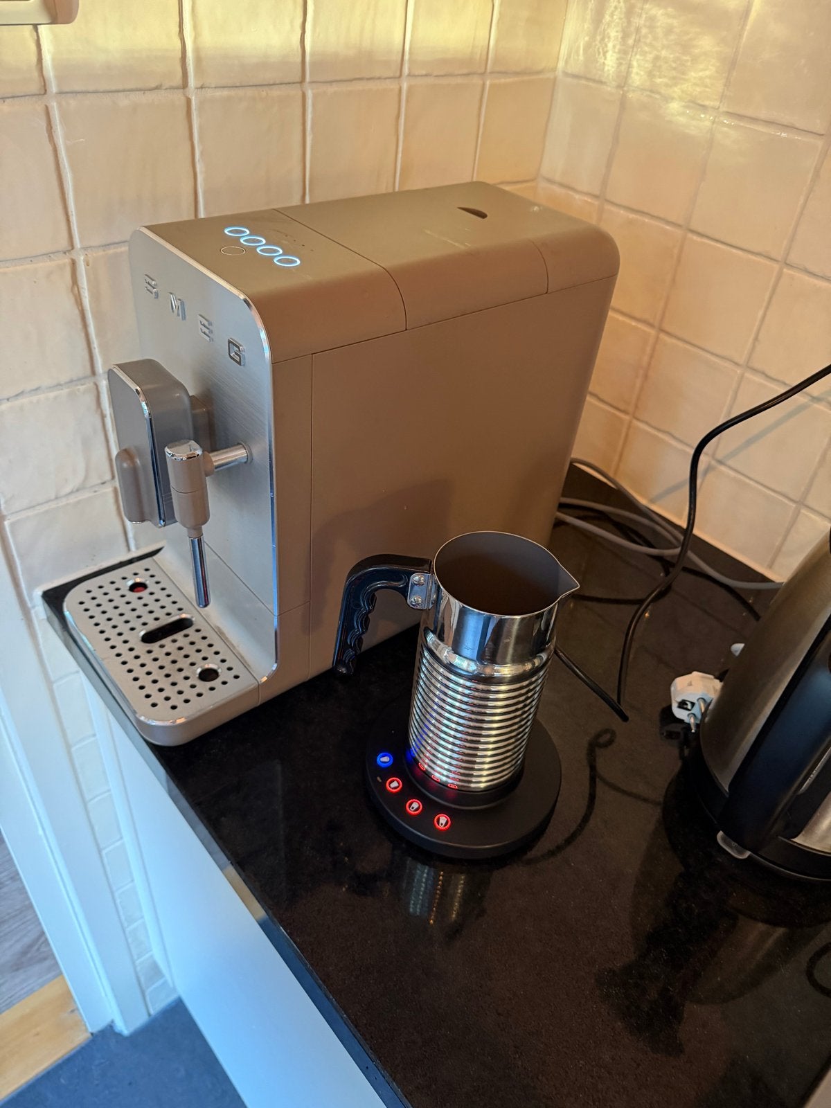 Nespresso Melkopschuimer - Perfect Werkend, Witgoed en Apparatuur, Ophalen, Zo goed als nieuw, Elektrische melkopschuimer