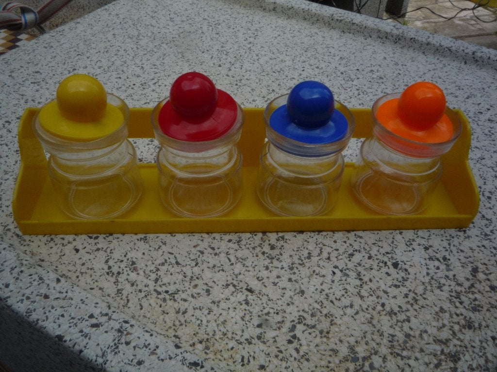 retro vintage kruidenpotjes in rekje, Ophalen of Verzenden, Huis en Inrichting