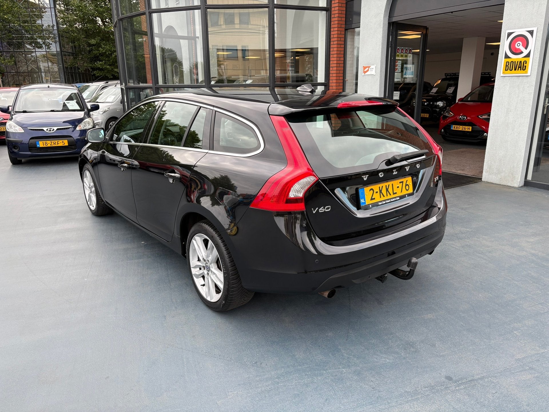 Volvo V60 1.6 T3 Momentum DEALER OH AIRCO NAVI LMV TREKHAAK, Auto's, Volvo, Voorwielaandrijving, Gebruikt, 4 cilinders, 150 pk