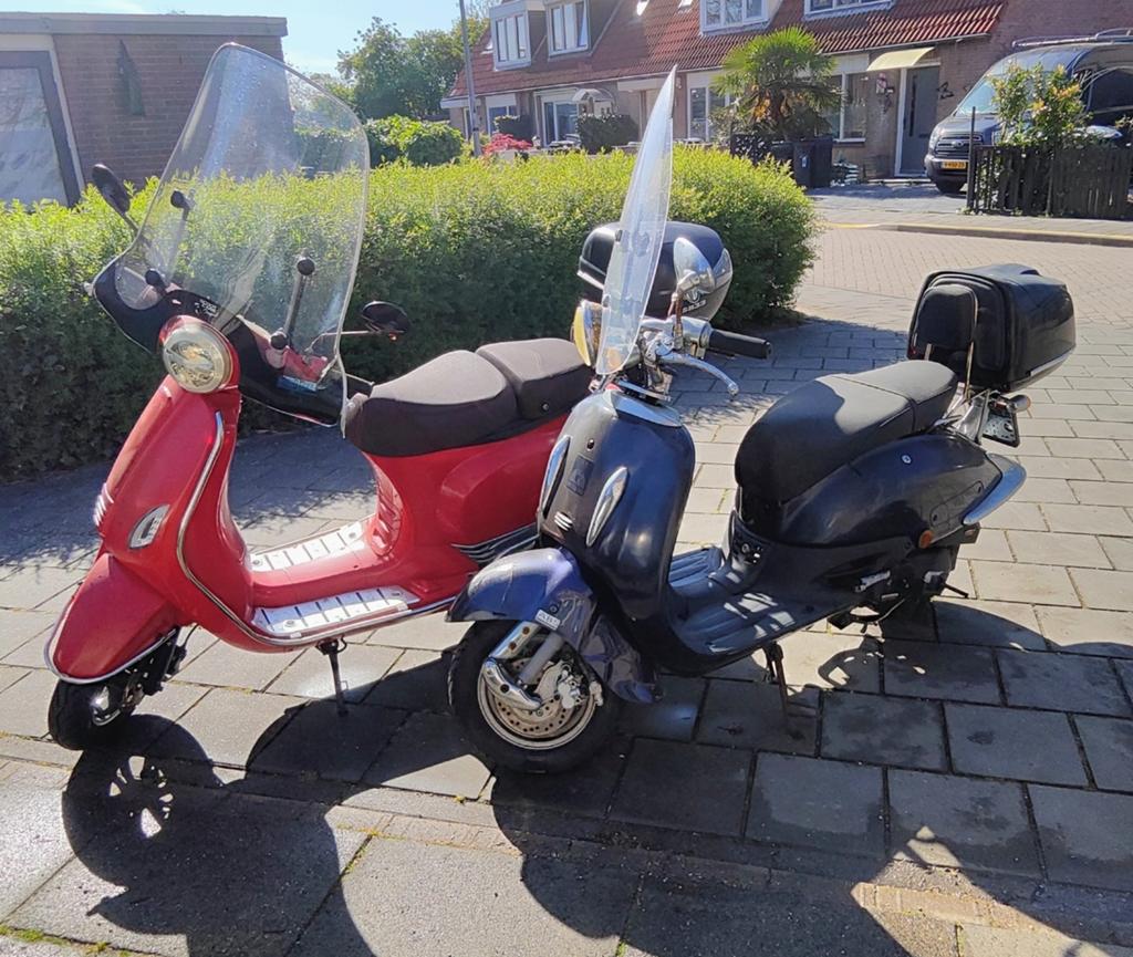 2 scooters, staan al even stil., Fietsen en Brommers, Scooters | Overige merken, Ophalen, Gebruikt, Benzine
