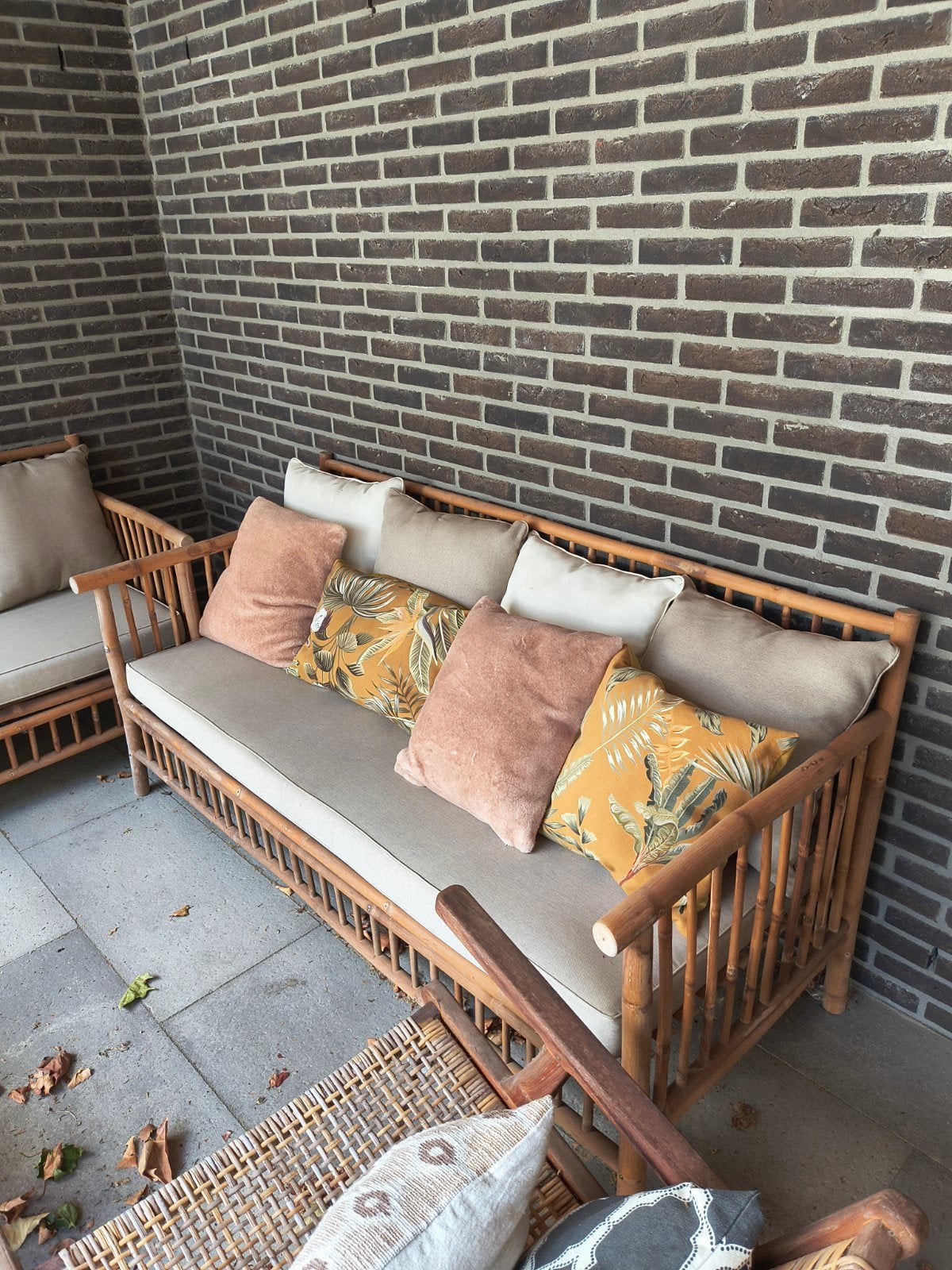 Twee tuinbanken waterafstotend bamboe incl. kussens, Ophalen, Gebruikt, Hout