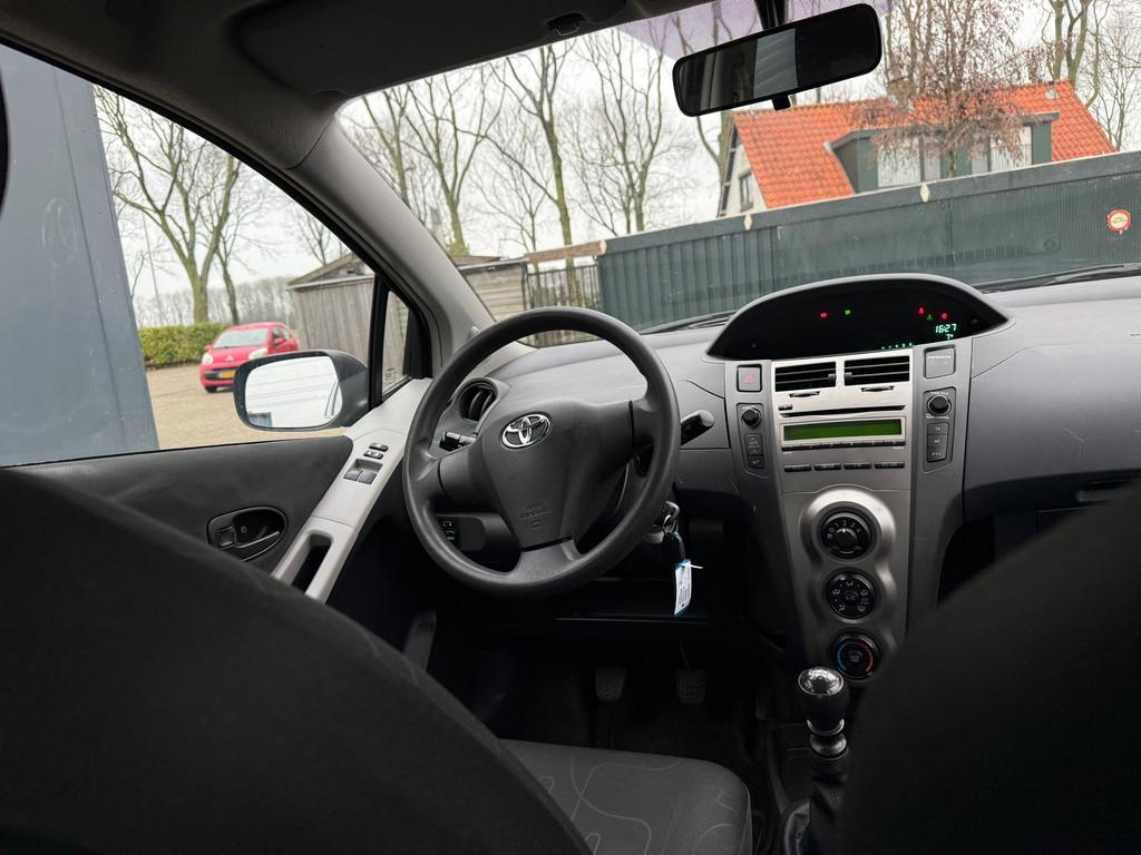 Toyota Yaris 1.3 VVTi Comfort, Auto's, Toyota, Voorwielaandrijving, 101 pk, 4 cilinders, Zwart