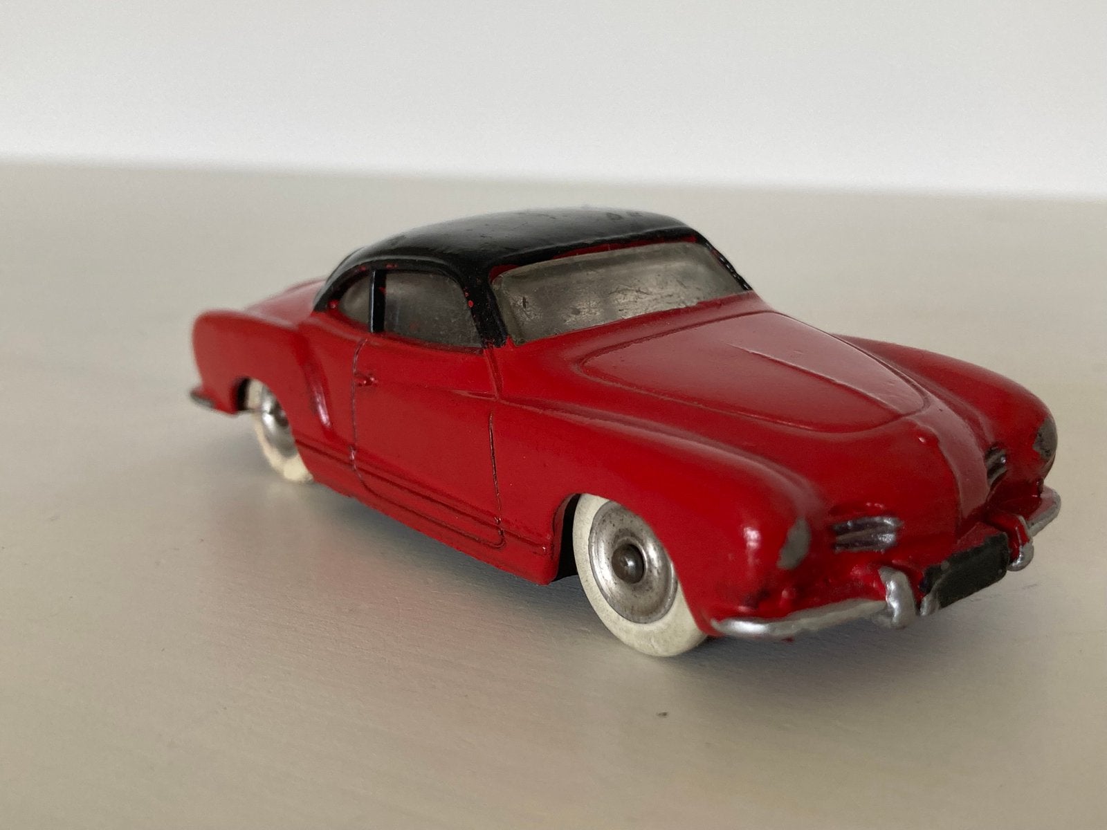 Dinky Toys 187 VW Karmann Ghia, Hobby en Vrije tijd, Modelauto's | 1:43, Ophalen of Verzenden, Gebruikt, Auto, Dinky Toys