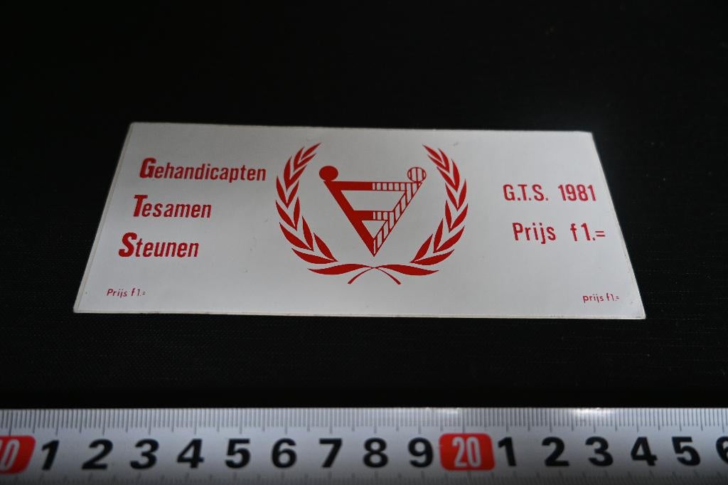 sticker G.T.S. 1981 Gehandicapten Tesamen Steunen, Verzamelen, Ophalen, Zo goed als nieuw