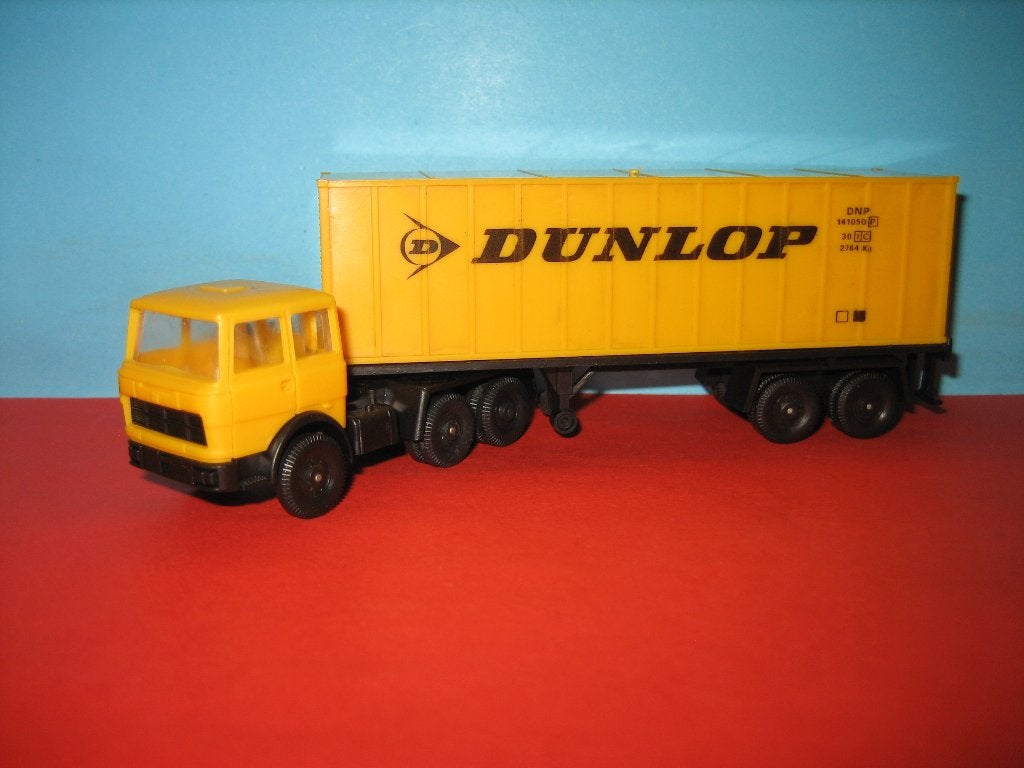 Lima-Italy 1:87   Dunlop  FIAT met oplegger, Ophalen of Verzenden, Zo goed als nieuw, Bus of Vrachtwagen, Overige merken