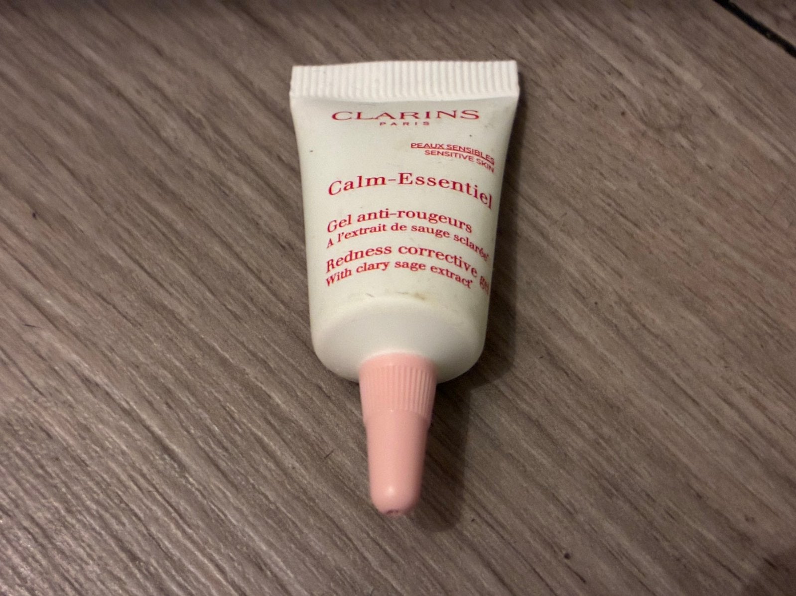 Clarins calm-essentiel redness corrective gel 3 ml, Ophalen of Verzenden, Nieuw, Gehele gezicht, Verzorging