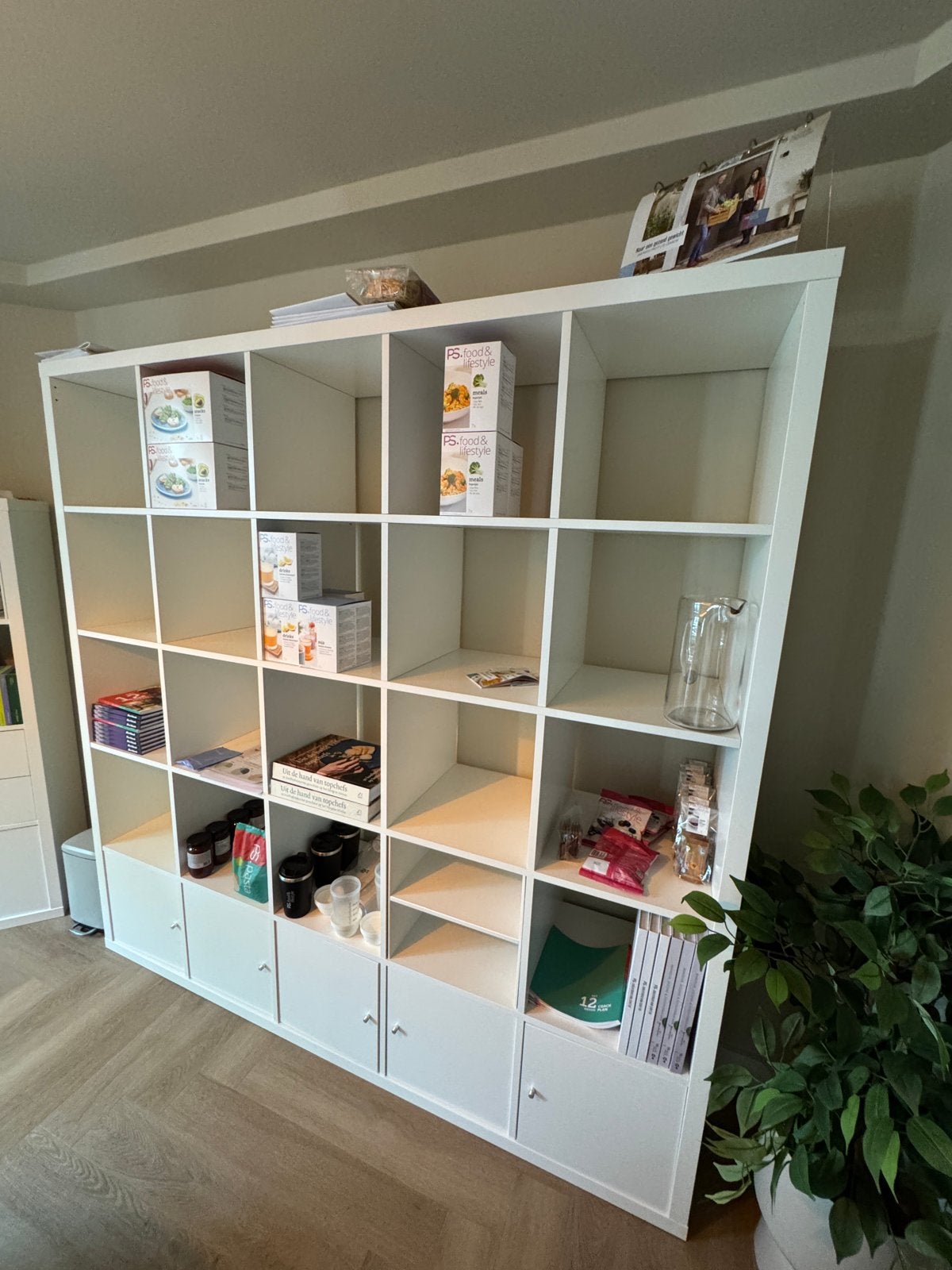 IKEA KALLAX kasten wit (4x4 en 2x4) met deurtjes/laden, Ophalen, Zo goed als nieuw