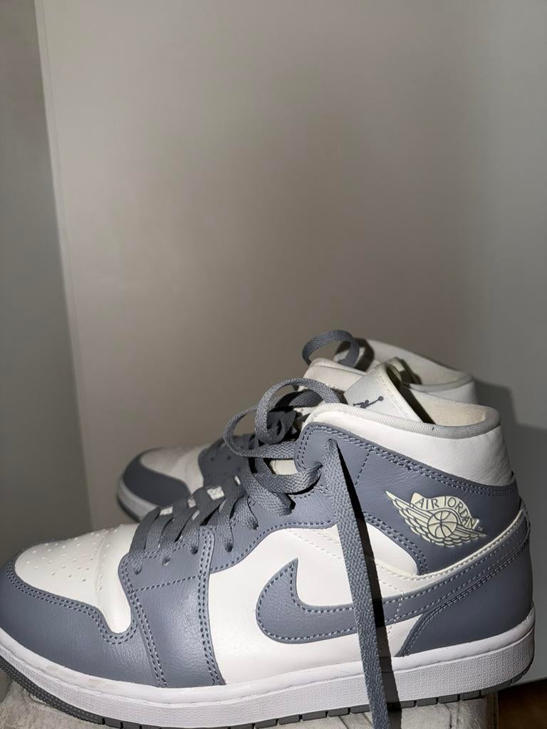 Jordan 1 mid, Wit, Boots, Nieuw, Ophalen of Verzenden