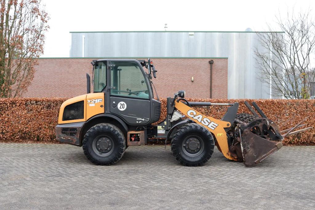 Case 121F (bj 2017), Wiellader of Shovel