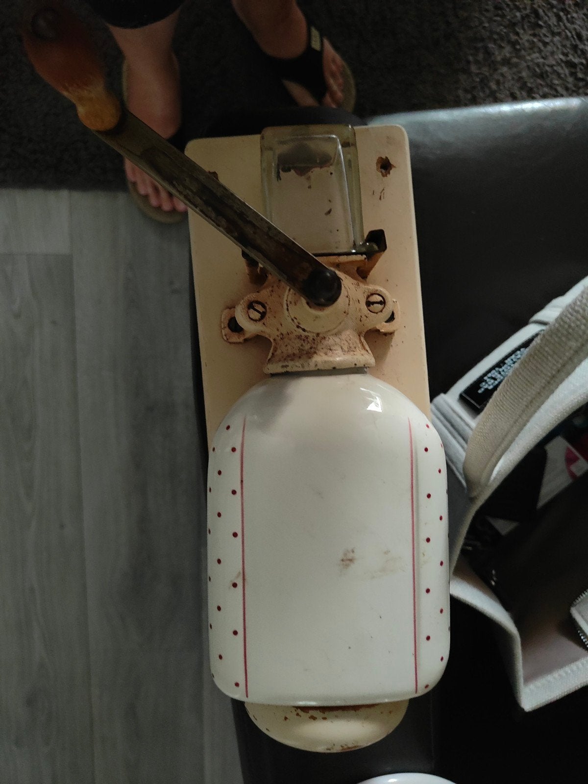 Te koop een ouderwetse koffiemolen jaren 50, Ophalen