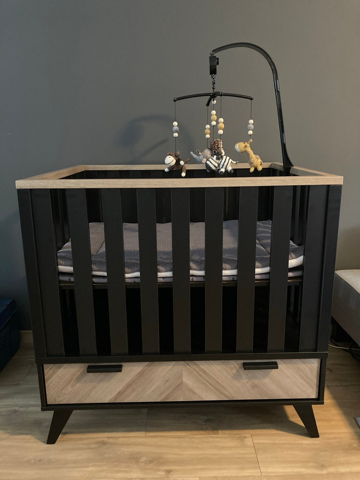 Box - zwart met hout, Ophalen, Zo goed als nieuw, Boxkleed
