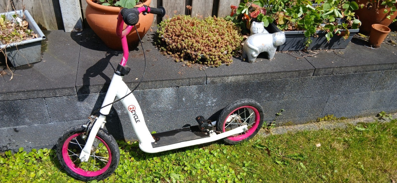 2Cycle step wit met roze..met rem. stuur te verlagen/verhoge, Fietsen en Brommers, Steps, Ophalen, Gebruikt, Gewone step