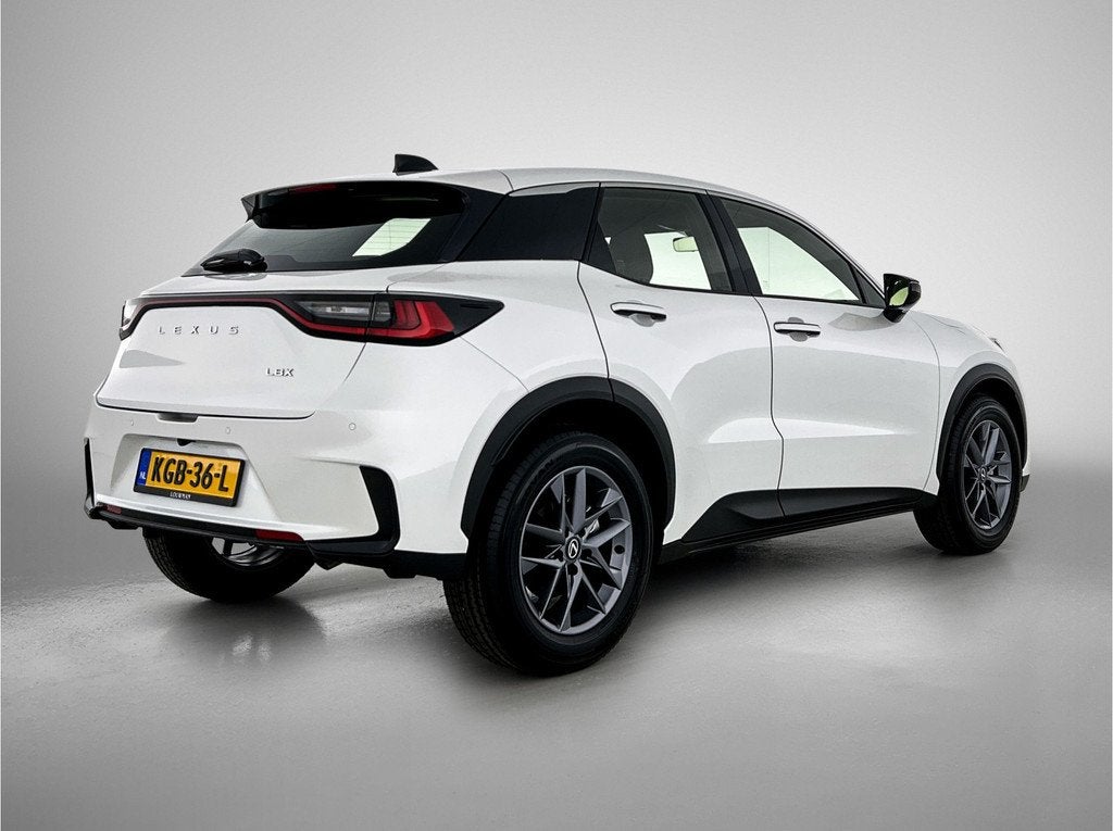 Lexus LBX Business Line 2WD | BTW voertuig | Stoel+stuurverw, Auto's, Lexus, 12 maanden, Gebruikt, Wit, 1490 cc