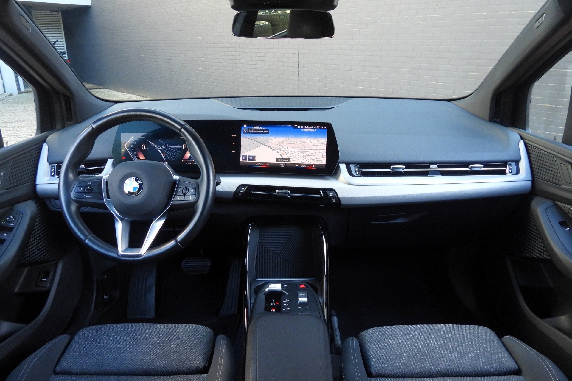 BMW 2 Serie Active Tourer 220i Automaat / Sportstoelen / Ach, Auto's, Dealer onderhouden, Stof, Gebruikt, Euro 6