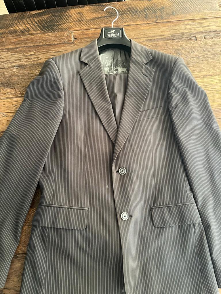 Falabella Pak - Donkergrijs met krijtstreep maat s, Ophalen of Verzenden, Gedragen, Overige maten, Grijs