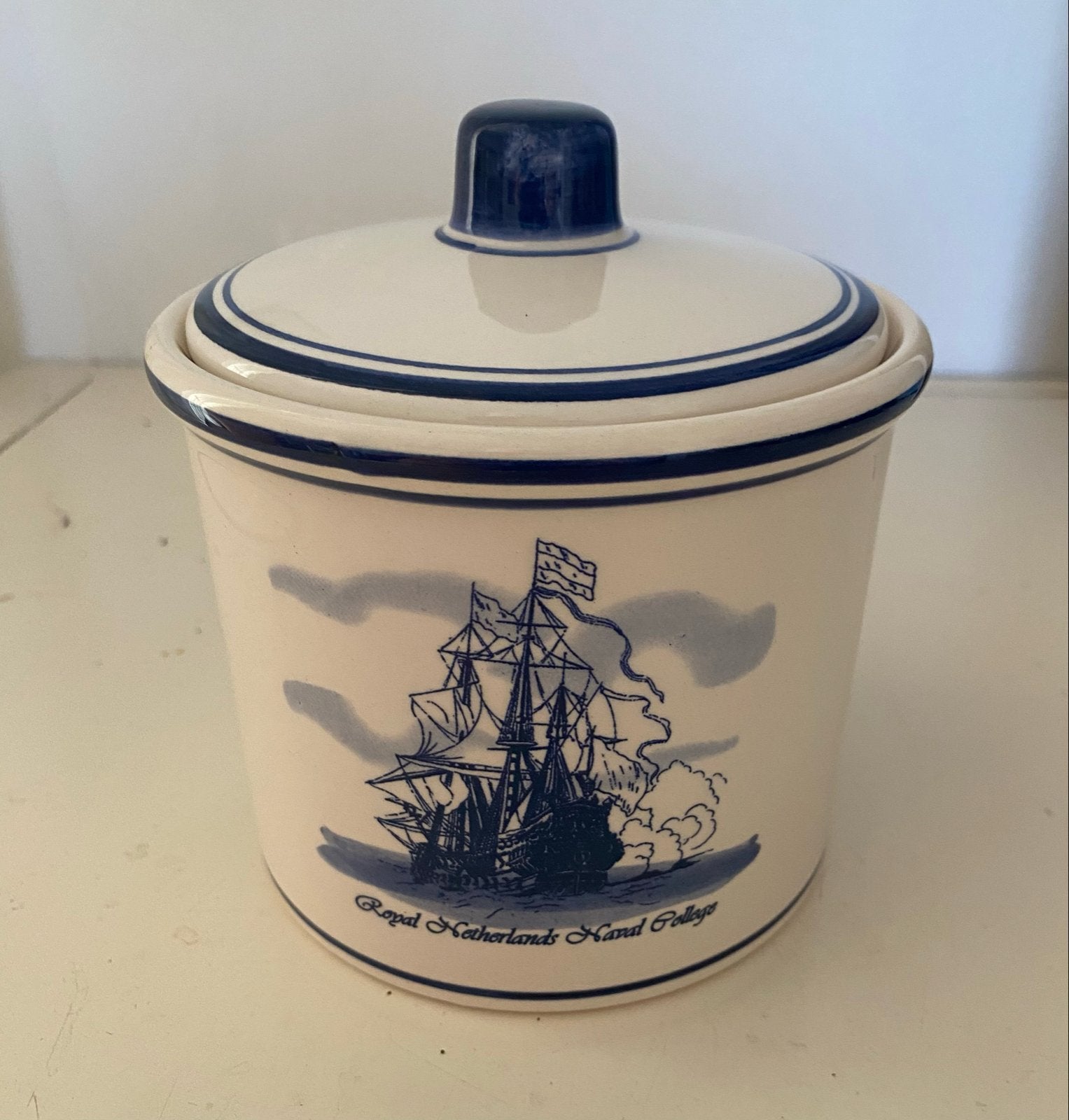 Delfts Blauw voorraadpot Royal Netherlands Naval College, Ophalen