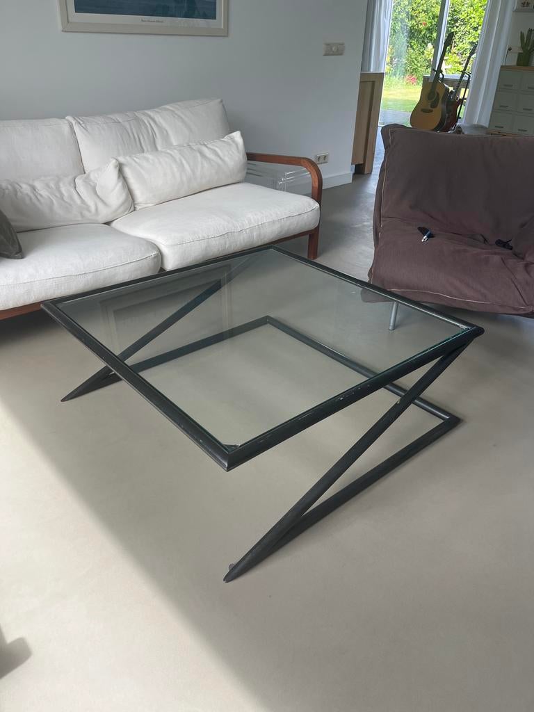 Harvink salontafel met glazen blad en metalen onderstel, Huis en Inrichting, Tafels | Salontafels, Ophalen, 100 tot 150 cm, Vierkant